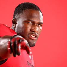 Devin White attends voluntary photo shoot to promote Bucs' 2023 season