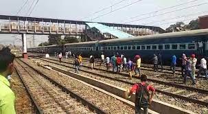 Bihar: Students Protest At Buxar Railway Station After Cancellation Of ITI  Exam