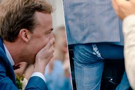 “Ik heb mijn broek gescheurd.” Nog voor het dansfeest start, moet Alexander  op zoek naar nieuw kostuum in 'Blind getrouwd'