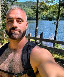 Pan here 50 here been single for 8 years ready to mingle