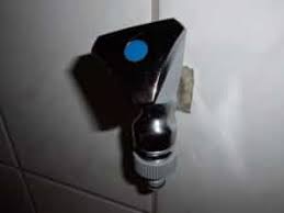 Dann ist es auf jeden fall ratsam, die folgenden punkte sorgfältig zu lesen, bevor sie sich entscheiden Anleitung Dichtung Am Wasserhahn Erneuern Frag Den Heimwerker Com