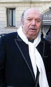 Amato e stimato sia come attore sia come uomo. Lino Banfi Wikipedia