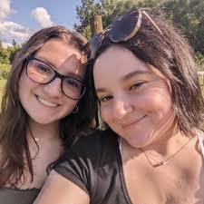 Nicole Perron's Instagram, Twitter & Facebook