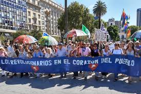 Enfoque en legislación, el busco de los muertos y el juicios de los oficiales militares. Por Primera Vez Las Madres De Plaza De Mayo Dejan De Acudir A Su Cita Por Los Riesgos Del Coronavirus