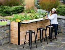The end result is a great looking outdoor bar with lots of storage for drinks and food to keep your outdoor gatherings going! Gartenbar Selber Basteln Kreative Ideen Dafur