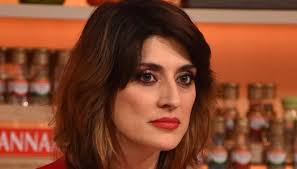 Her birthday, what she did before fame, her family life, fun trivia facts, popularity rankings, and more. Elisa Isoardi The Agreement With Raimondo Todaro Is Evident But He Denies The Gossip World Today News