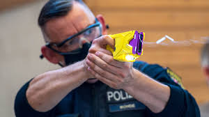 The most effective taser weapon ever. Beamte Haben Im Vorjahr Taser 139 Mal Gezuckt Swr Aktuell