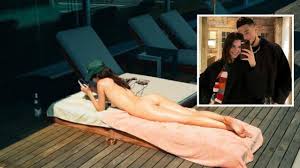 Kardashians star Kendall Jenner shares naked picture | The Chronicle