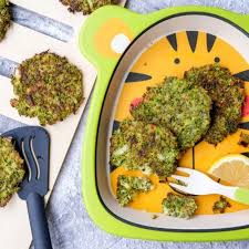 Brokkoli Taler Mit Parmesan Ein Gesunder Snack Fur Kinder Rezept Gesunde Rezepte Gesunde Snacks Gemuse Rezepte Gesund