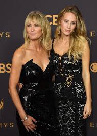 She is the daughter of sean penn and robin wright. Robin Wright S Daughter Dylan Penn Is Her Clone At The Emmys