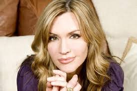 Jennifer Hanson's Instagram, Twitter & Facebook