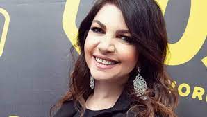 Anche voi avete fatto il pieno di cioccolato? Cristina D Avena The Shots That Are Driving Fans Crazy Curler Ruetir