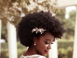 Avant d'acheter votre accessoire pour cheveux, choisissez d'abord votre tenue de mariée pour être sûre que les deux éléments iront bien ensemble. 20 Coiffures De Mariee Pour Cheveux Afro