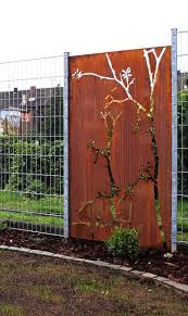 Sichtschutz Cortenstahl Mit Gitterzaun Sichtschutz Cortenstahl Sichtschutzwande Cortenstahl