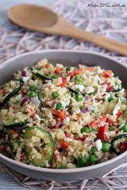 Nun die avocado mit dem zitronensaft und dem olivenöl dazugeben und alles gut vermengen und gegebenenfalls noch abschmecken. Couscous Salat Mit Zucchini Feta Paprika Und Erbsen Rezept Makeitsweet De Couscous Salat Rezept Erbsen Rezepte Couscous Salat
