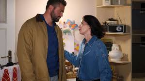 „Unter uns“-Vorschau heute: Bambi hilft bei Sina in der Praxis aus (6.11.25)