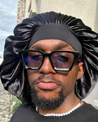 Housemates are so happy to see Wanni x Handi. Mensan pìn for front since he  entered the party hall 🤣 #BBNaija