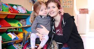 Cet essai clinique entend faire progresser le traitement de la maladie des os de verre. Zoe Lush Cette Petite Americaine De Six Ans Qui Souffre De La Maladie Des Os De Verre