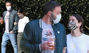 Owner of the second best chin in the world you and a friend will: Ben Affleck And Ana De Armas Wear Face Masks In Los Angeles Daily Mail Online