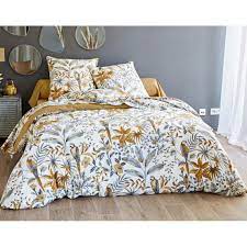 Enfin, nos housses de couette, taies d'oreiller, draps plats et draps housse vous sont proposés en polycoton et pur coton, matière saine et naturelle par excellence, lavage à 60° pour une hygiène irréprochable. Housse De Couette Youyou Marron Housse De Couette 3 Suisses