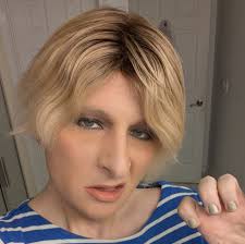 As a trans girl, I just want to be seen- just once as a pretty woman,  instead of "unconventionally attractive". Although I'll still take it 🤷‍♀️