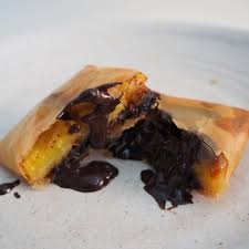 Resep piscok lumer untuk jualan pisang coklat lumer. Cuma Butuh 4 Bahan Cobain 5 Ide Camilan Berisi Cokelat Lumer Ini Yuk
