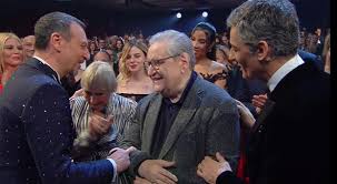 Il testo di salemme:tutte me chiammeno bocca de rosasentite che musso, che schiocche addirosetutte me chiammeno bocca de rosape' mme l'ammore è 'a primma. Rosa Maria E Caterina Moglie E Figlia Vincenzo Mo Vincenzo Mollica Bfn It