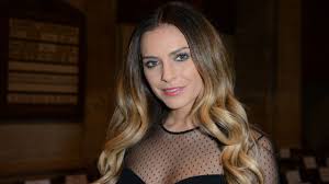 La cuvée Champagne by Clara Morgane au cœur dune polémique | TF1 INFO