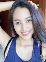 Tiểu Vy trang điểm sắc sảo so với Lan Khuê, Mỹ Linh khi thi Miss World