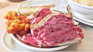 Corned beef gets its famous color from a chemical compound called sodium nitrite. B Tkbkaxsq1ism