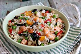 Coprite con magic cooker e cuocete a fiamma alta finché fuoriesce il vapore, poi fiamma bassa per il tempo di cottura del riso. Insalata Di Riso Con Pesce E Verdure Estive Piatto Unico