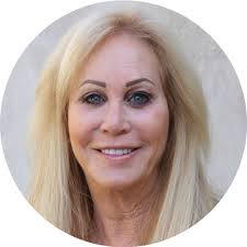 Andi Howard's Instagram, Twitter & Facebook