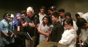 Lagu resah jadi luka merupakan lagu yang dipopulerkan oleh daun jatuh. Najib Nyanyikan Lagu Hatiku Luka Lagi Black Dog Bone Sarawakvoice Com