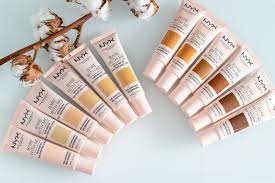 Infused with aloe and cucumber extracts. Nyx Bare With Me Tinted Skin Veil Makeup 12 Farben Tragebilder Innenaussen