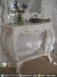 Termasuk dari furniture yaitu meja, kursi, sofa dll. Meja Konsul Hias Ruang Tamu Duco Ukir Koppel
