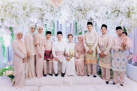 Dalam sebuah pernyataan senin malam, faksi mengatakan tindakan. Ikatan Cinta Di Antara Anak Yb Dato Seri Mohamed Azmin Ali Dan Allahyarhamah Datuk Maznah Hamid Nona