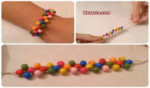 İlk bilekliğimiz için ihtiyacımız olan ana malzeme bildiğimiz, renkli, ince saç lastikleri. Videolu Evde Renkli Boncuklu Bileklik Yapimi Nazarca Com
