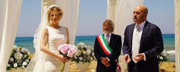 Salvo montalbano è il commissario di polizia di vigata, dal carattere burbero, ma responsabile e serio sul lavoro, molte volte anche aperto e gentile con persone. Montalbano 2019 Al Via Le Nuove Riprese Italy Movie Tour