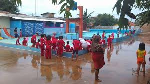 Tempat Wisata Purwakarta Tiket Masuk Cimaung Purwakarta Kolam Renang Tmc Kolam Renang Orang Pengikut