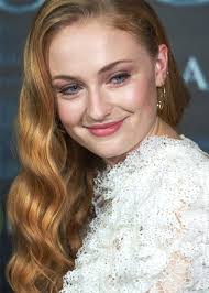 Sophie Turner Went Blonde And The Internet Doesn T Know How To Feel Natural Hair Color Natural Hair Styles Hair Color
