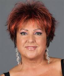 Quattro cavai che trottano, dove non so, fin che la barca va, eternamente, lo spazzacamino, quando l'amore diventa poesia. Orietta Berti Idee Per Acconciature Tagli Di Capelli Stile Di Capelli