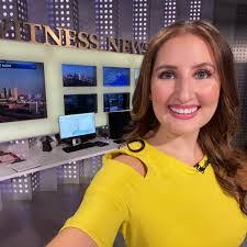 Elyse Smith's Instagram, Twitter & Facebook