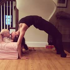 Jun 16, 2021 · hilaria baldwin opened the first episode of the podcast she shares with her husband, alec, by seemingly addressing the spanish heritage appropriation scandal that plagued her earlier this year. Hilaria Baldwin Yoga In Allen Lebenslagen Gala De