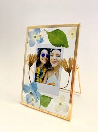 Pressed Flower Frame With Photo In 2021 Pressed Flowers Happy Frames Flower Frame