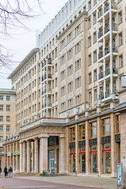 Erhalten sie immer die neuesten angebote. Berlin Will Seine Wohnungen Zuruck Die Diskussion Um Rekommunalisierung Und Enteignung Berliner Mieterverein E V
