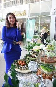 Menyajikan masakan melayu utara, barisan menu lauk pauk; Gulung Tikar Rita Rudaini Nafi Rumah Kueh Tak Laku Media Hiburan