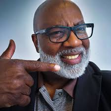 What is the typical charge for a 4-hour DJ gig at a non-nightclub event?