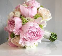 Frischer Blumenlook In Leichten Farben Mit Spritzigem Apfelgrun Brautstrauss Pfingstrosen Bridal Bouquet Hochzeit Hochzeitsdekoration Hochzeisbl Hochzeit