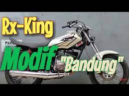 Yamaha rx king kuning yang dimodifikasi adalah salah satu konsep ubahan motor yang berfokus pada dasar warna kuning. Referensi Modifikasi Style Bandung Rx King Youtube