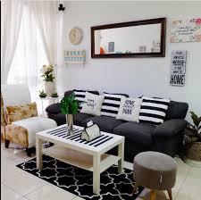 Tipe desain ruang keluarga minimalis baithak sendiri cocok untuk digunakan baik untuk ruang keluarga minimalis indoor maupun outdoor. Ruang Tamu Sederhana